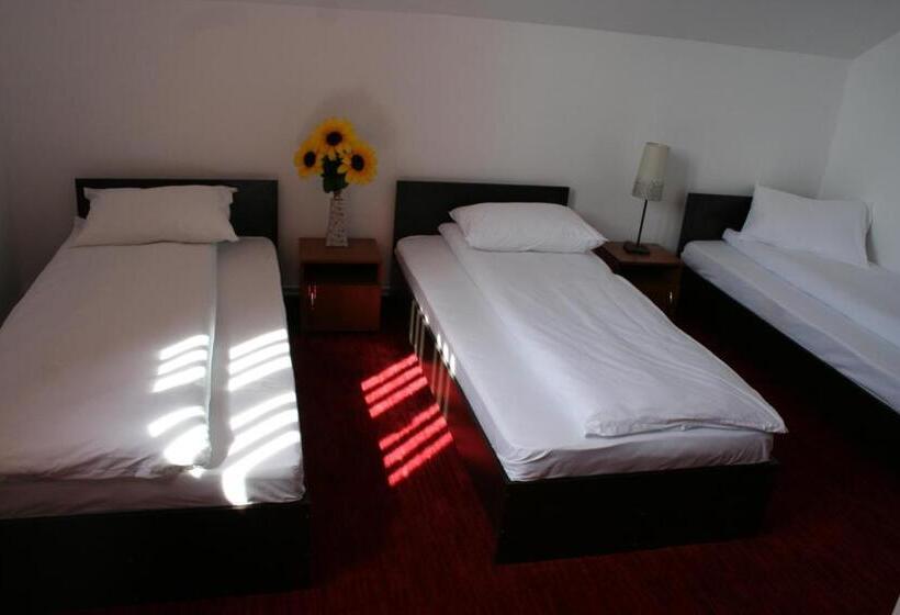 标准三人间, Pensiunea Riccardo