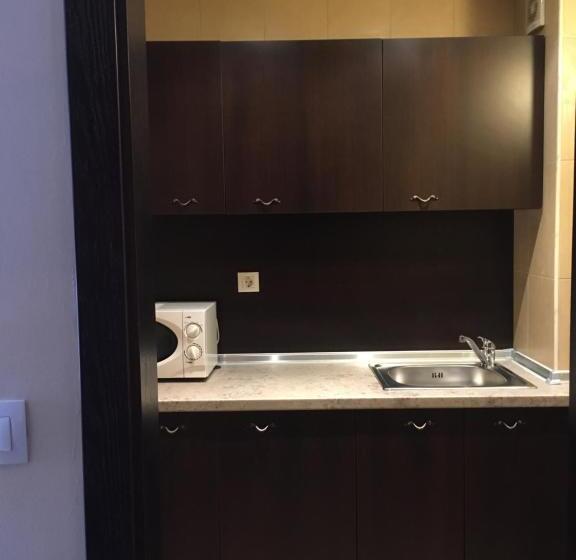 דירת חדר, хотел ред