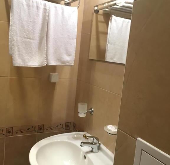 דירת חדר, хотел ред