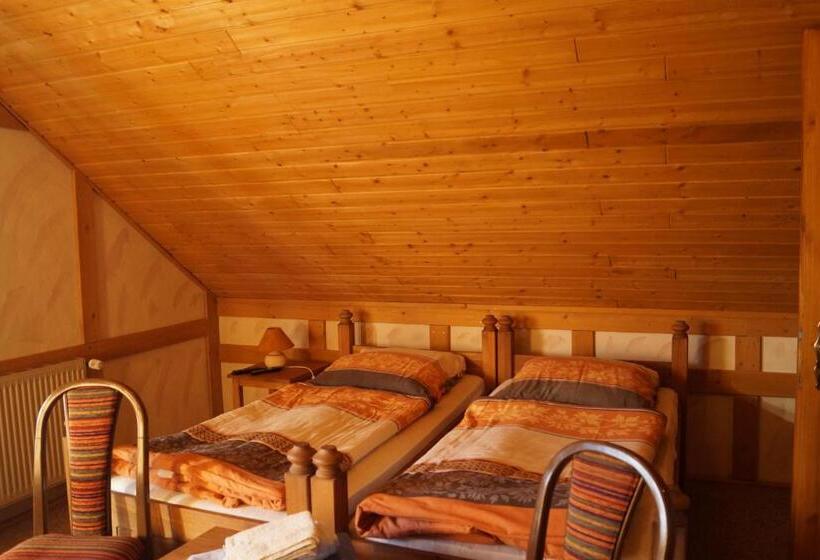 غرفة قياسية ثلاثية, Restaurant Pension Anton