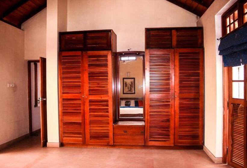 חדר סטנדרט לשלושה עם מרפסת, Villa Inavni