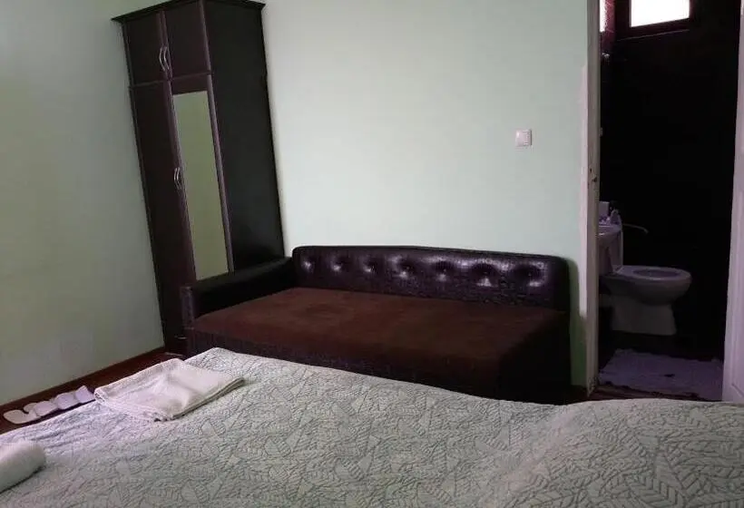 اتاق استاندارد سه نفره, Abramichi Guest House
