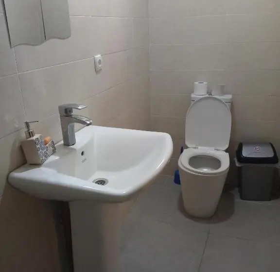 اتاق خانوادگی, Abramichi Guest House
