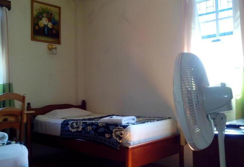 スタンダードルーム, Don Santiago Guesthouse Downtown