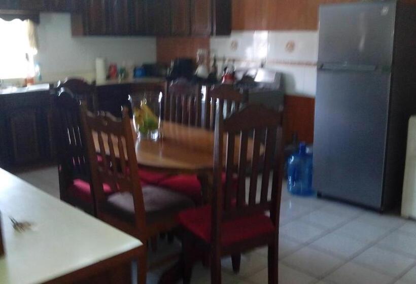 חדר סטנדרט לשלושה, Don Santiago Guesthouse Downtown