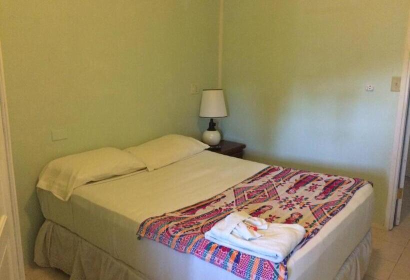 חדר אקונומי, Don Santiago Guesthouse Downtown