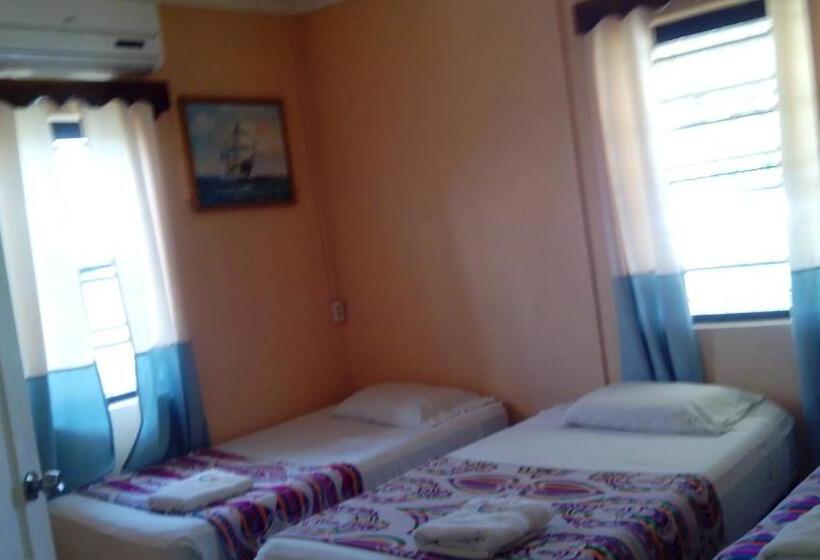 חדר אקונומי לשלושה, Don Santiago Guesthouse Downtown