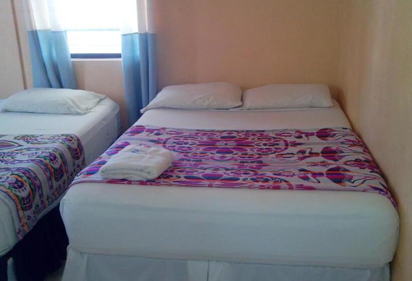 חדר אקונומי לשלושה, Don Santiago Guesthouse Downtown