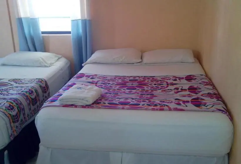 Economy Triple Room, Don Santiago Guesthouse Downtown