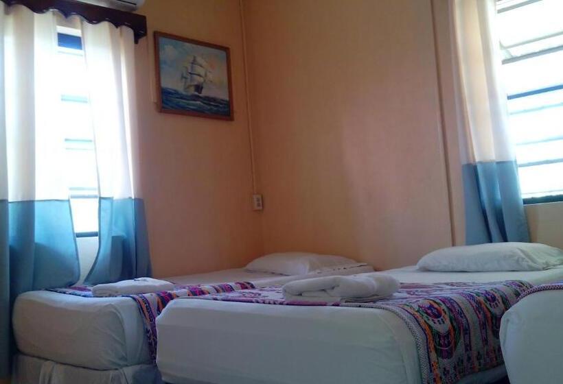 חדר אקונומי לשלושה, Don Santiago Guesthouse Downtown