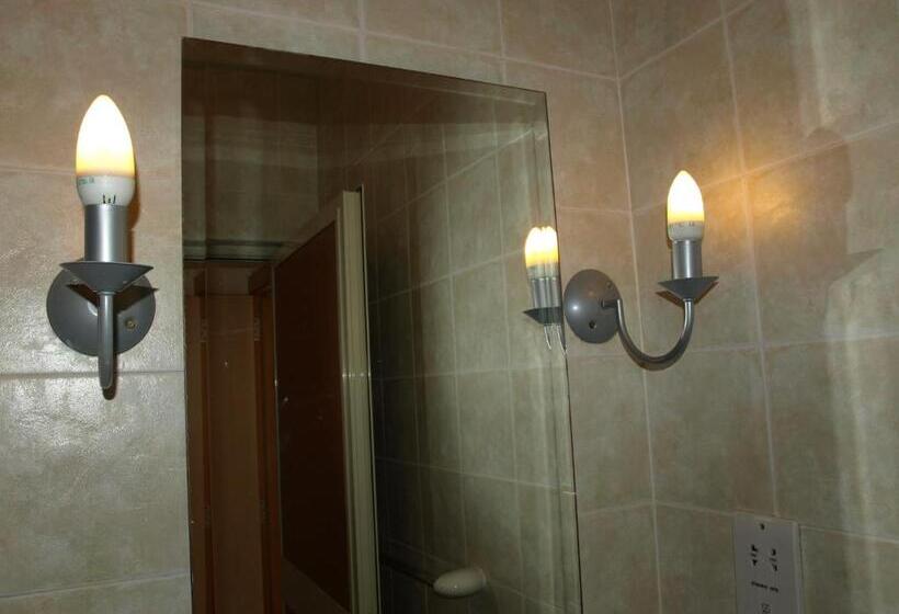 اتاق استاندارد چهار تخته, Rivotorto Retreat House