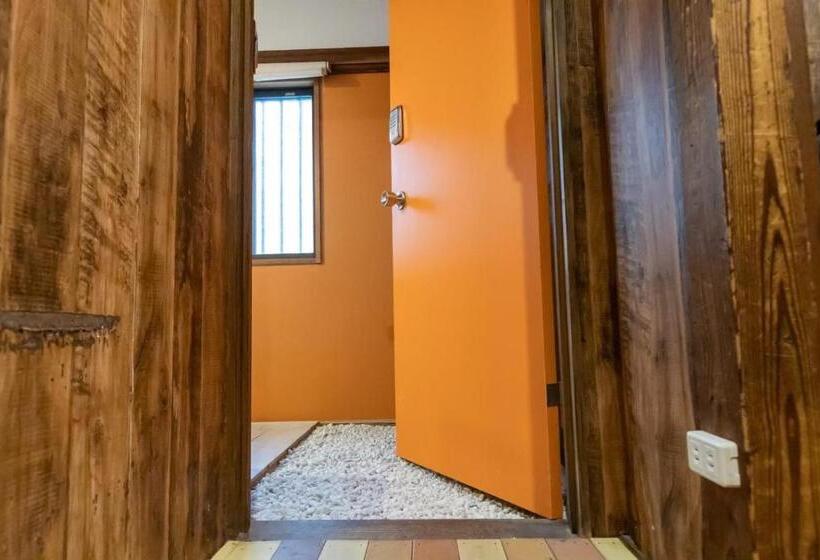 バスルーム共有のトリプルスタンダード, Villa Sacra ヴィラサクラ