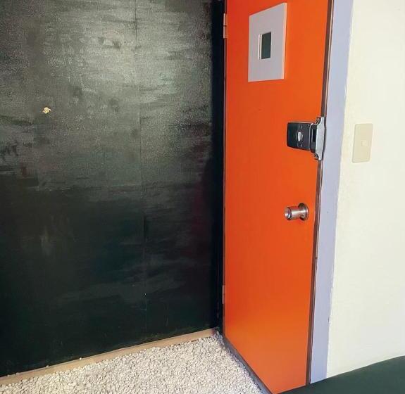 バスルーム共有のトリプルスタンダード, Villa Sacra ヴィラサクラ