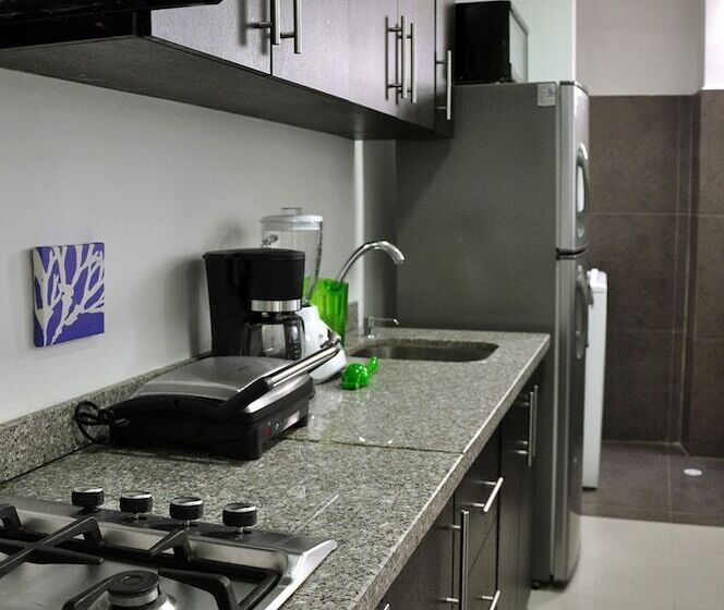 سوئیت ریاست جمهوری سه خوابه, White Coral Apartasuites