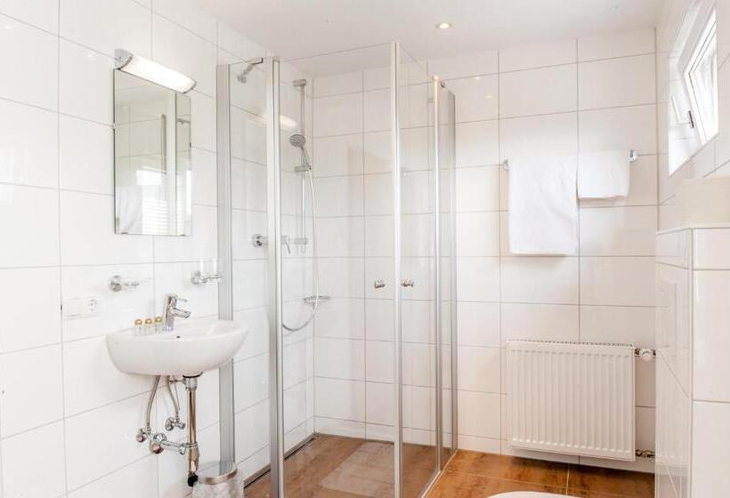 Standard Kolmen Hengen Huone, Gästehaus Brugger