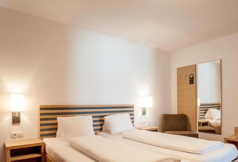 Standard Kolmen Hengen Huone, Gästehaus Brugger