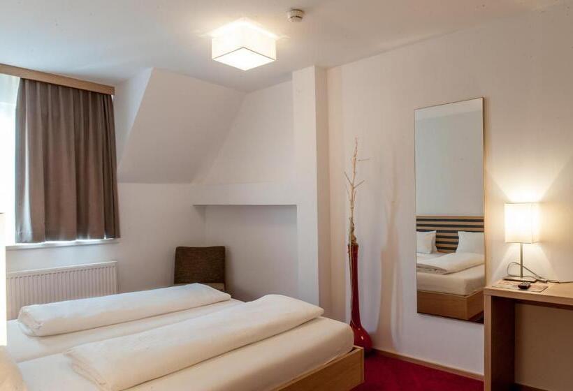 Standard Kolmen Hengen Huone, Gästehaus Brugger