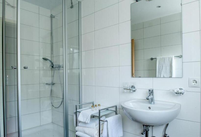 Standard Kolmen Hengen Huone, Gästehaus Brugger