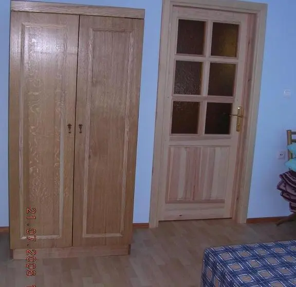 اتاق استاندارد, Gulbės Namai