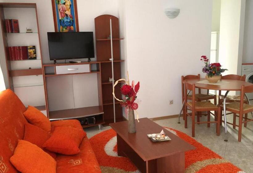 带1个卧室的带阳台的公寓, Club Topaz Apartments