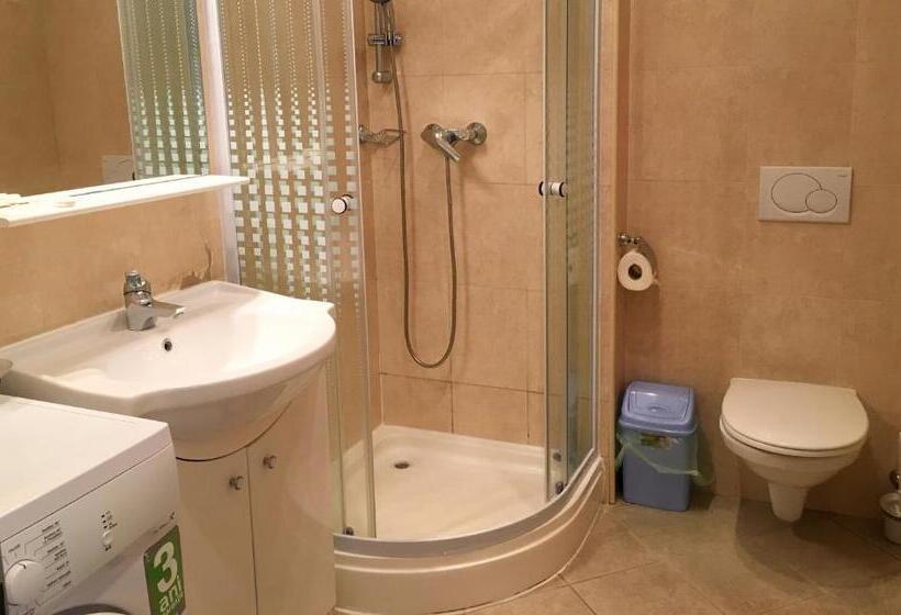 带1个卧室的带阳台的公寓, Club Topaz Apartments