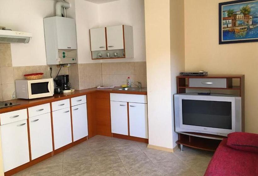 带1个卧室的带阳台的公寓, Club Topaz Apartments