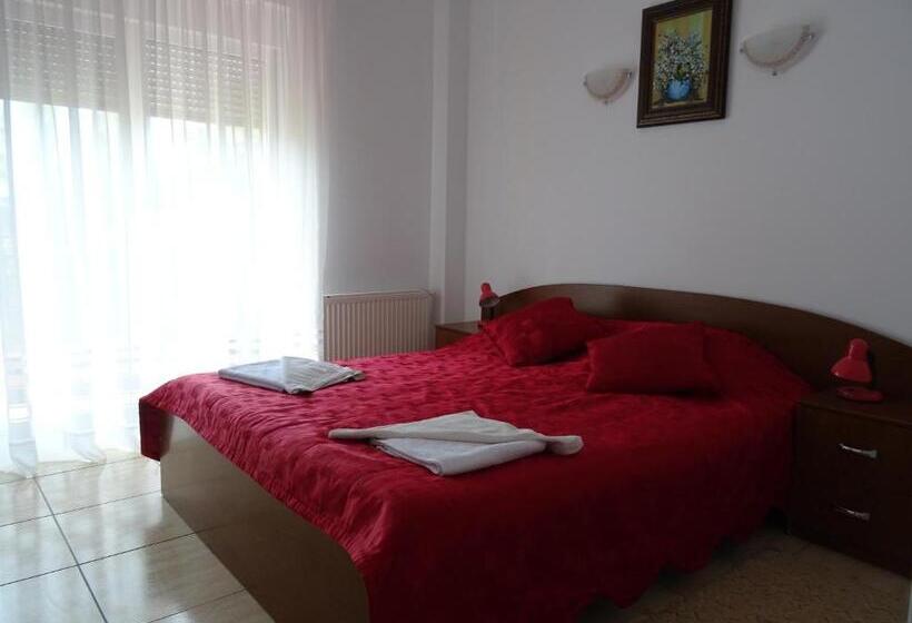 شقة غرفتين نوم مزودة بشُرفة, Club Topaz Apartments