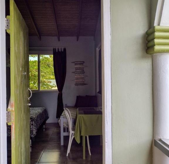 اتاق استاندارد, Calibishie Sandbar