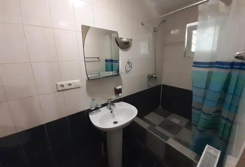 اتاق اکونومی, Domik Na Fontane