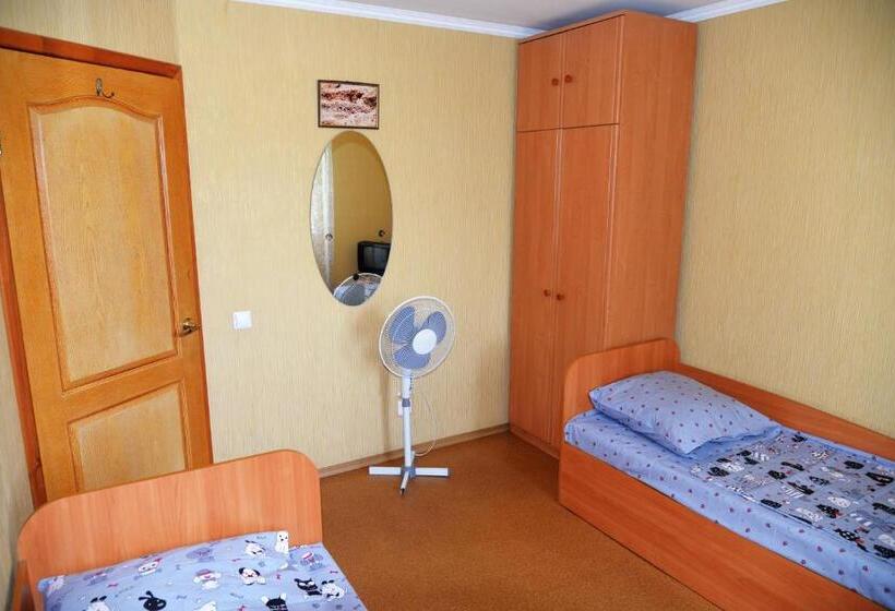 Economy-huone, Domik Na Fontane