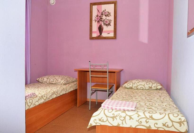 Superior Neljän Hengen Huone, Domik Na Fontane