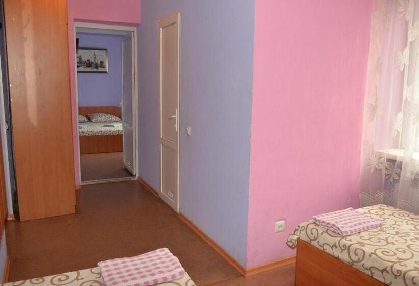 Superior Neljän Hengen Huone, Domik Na Fontane