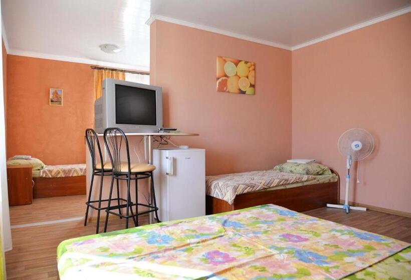 Standard Neljän Hengen Huone, Domik Na Fontane