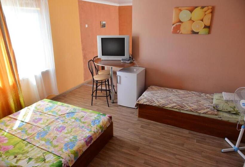 Standard Neljän Hengen Huone, Domik Na Fontane