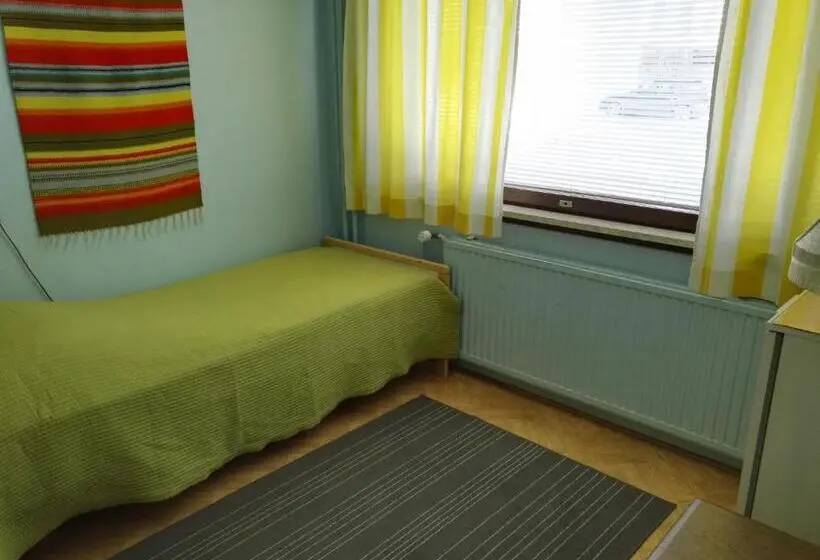 اتاق استاندارد یک تخته با سرویس بهداشتی مشترک, Guesthouse Outa