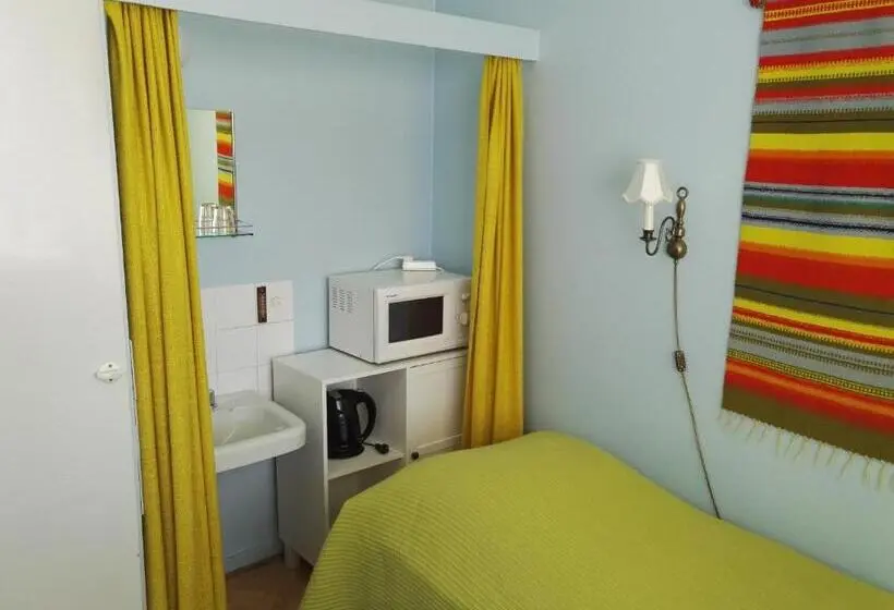 اتاق استاندارد یک تخته با سرویس بهداشتی مشترک, Guesthouse Outa