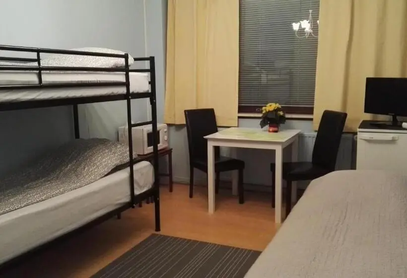 اتاق استاندارد سه تخته با سرویس بهداشتی مشترک, Guesthouse Outa