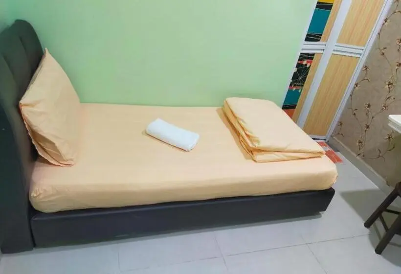 اتاق استاندارد یک نفره, Leaf Guest House