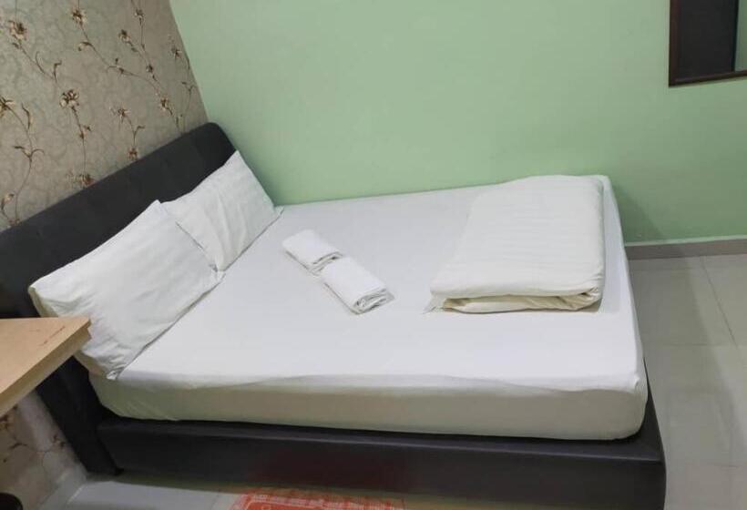 اتاق استاندارد با سرویس بهداشتی مشترک, Leaf Guest House