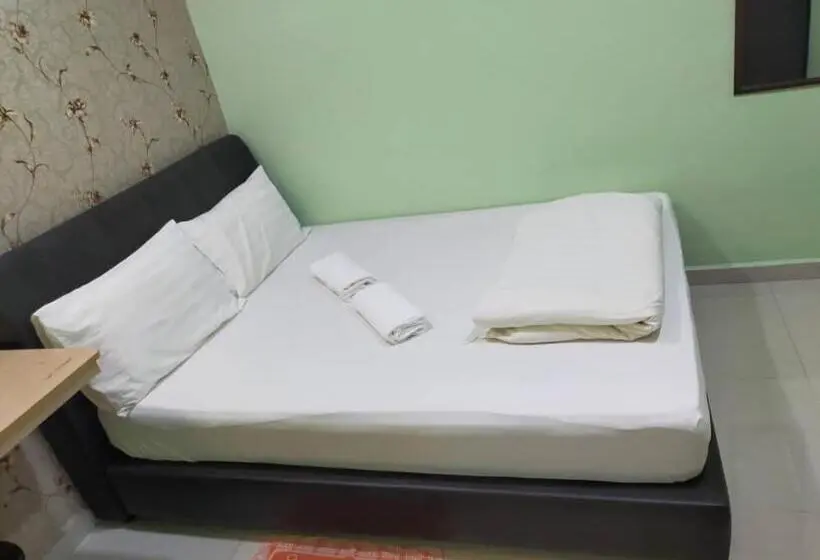 اتاق استاندارد با سرویس بهداشتی مشترک, Leaf Guest House