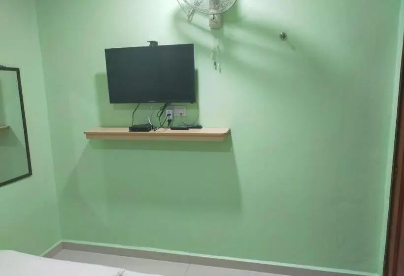 اتاق استاندارد با سرویس بهداشتی مشترک, Leaf Guest House