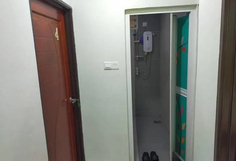 اتاق استاندارد با سرویس بهداشتی مشترک, Leaf Guest House