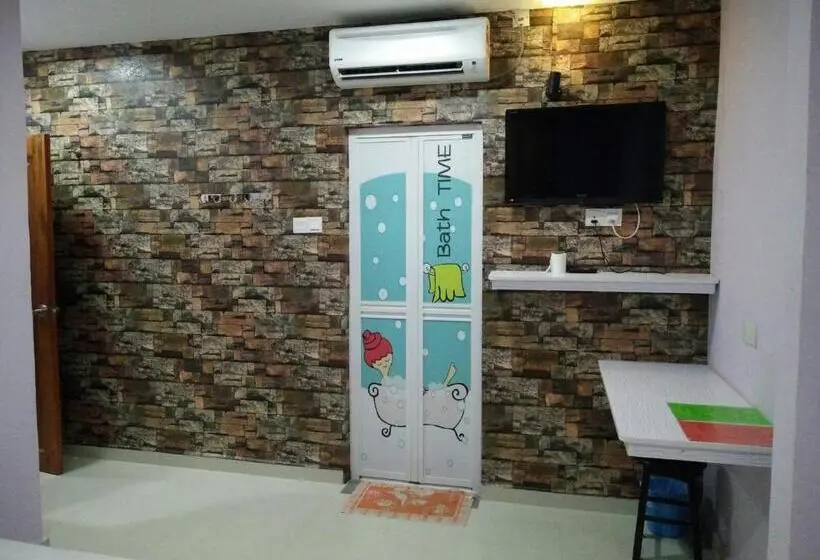 اتاق استاندارد سه نفره, Leaf Guest House