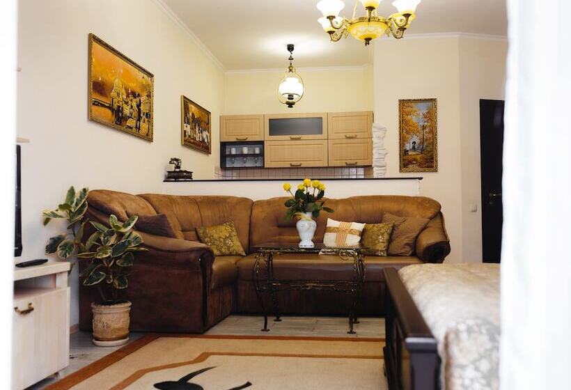 דירת חדר עם טרסה, Mini Hotel Glove House