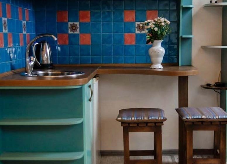 סטודיו סופריור, Mini Hotel Glove House