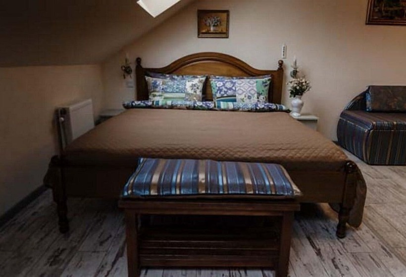 סטודיו סופריור, Mini Hotel Glove House