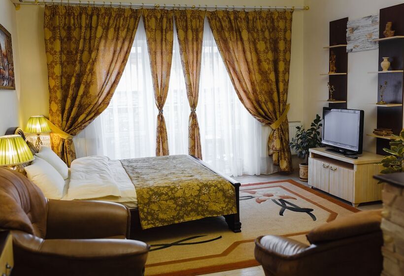 דירת חדר עם טרסה, Mini Hotel Glove House