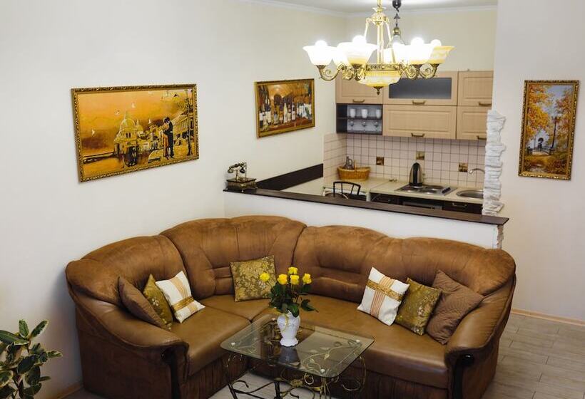 דירת חדר עם טרסה, Mini Hotel Glove House