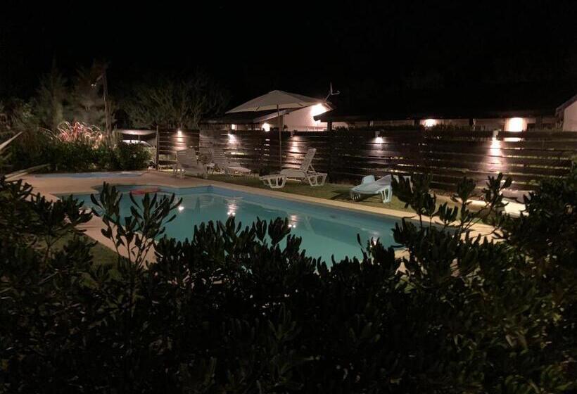 بانگلوی استاندارد, Cabañas Del Este