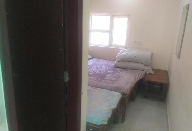 غرفة قياسية ثلاثية, Ever Green Guest House Travel Pg